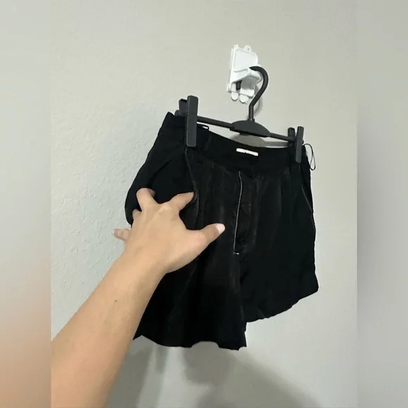 Tibi Black shorts size 8 Black White‎ Pin Stripe Cupro Pleated Front High Rise - Picture 8 of 9